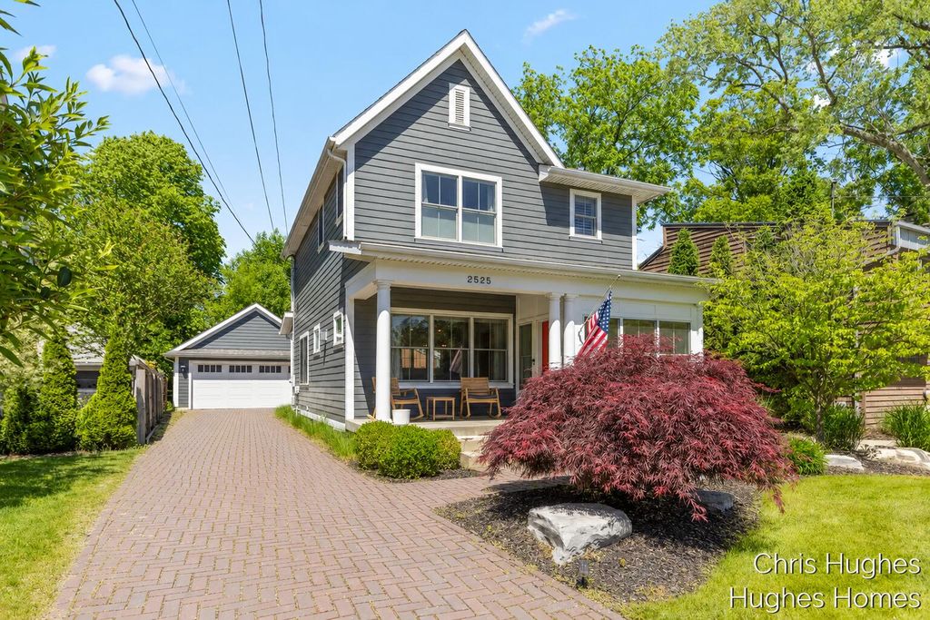 2525 Lake Drive SE, East Grand Rapids, MI 49506