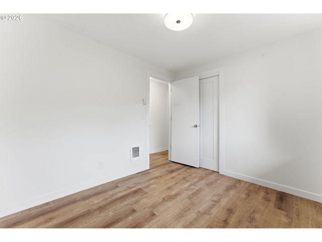 335 N 17TH St, St Helens, OR 97051