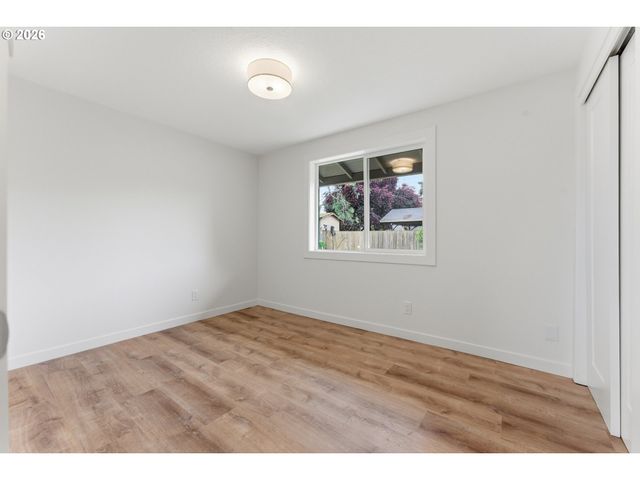 335 N 17TH St, St Helens, OR 97051