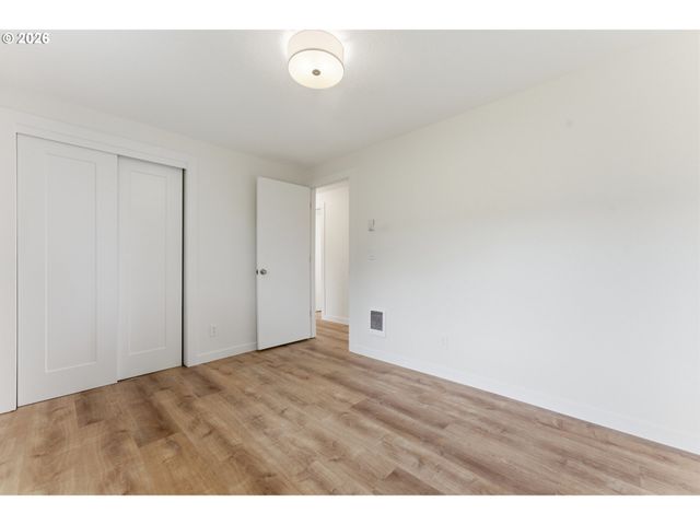 335 N 17TH St, St Helens, OR 97051