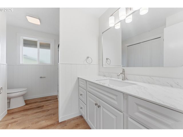 335 N 17TH St, St Helens, OR 97051