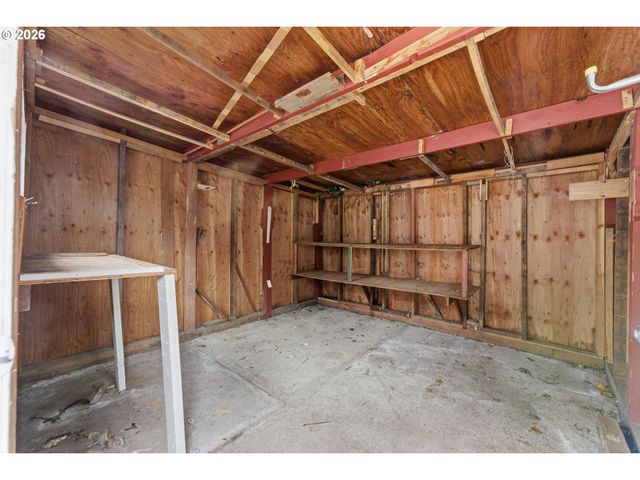 335 N 17TH St, St Helens, OR 97051