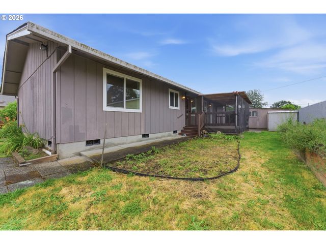 335 N 17TH St, St Helens, OR 97051