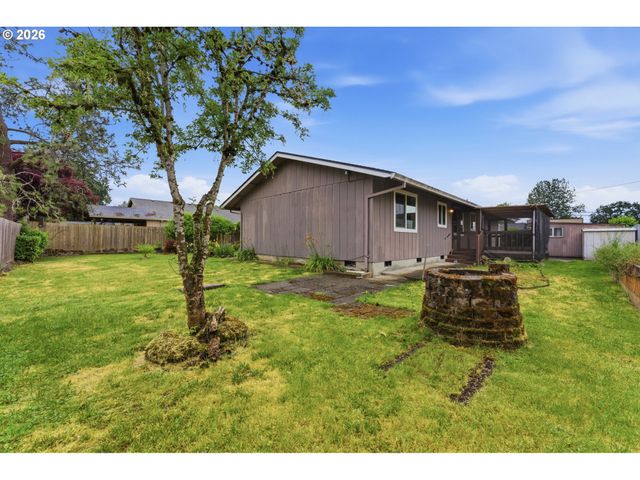 335 N 17TH St, St Helens, OR 97051