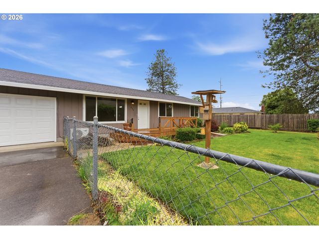 335 N 17TH St, St Helens, OR 97051