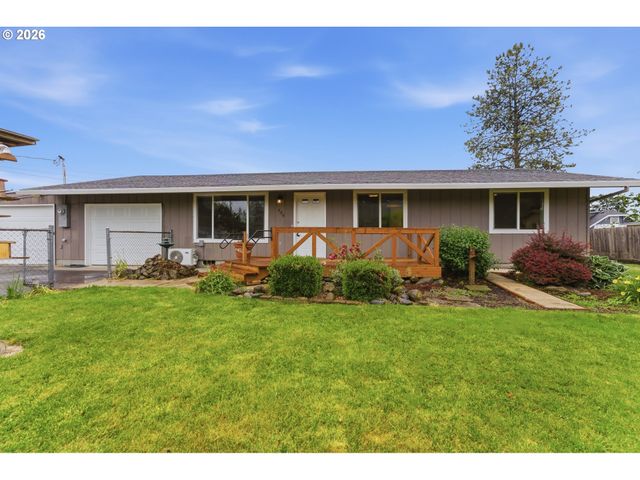 335 N 17TH St, St Helens, OR 97051