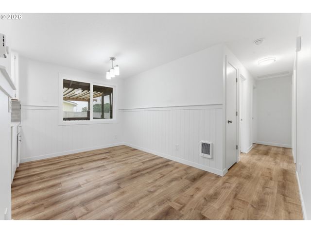 335 N 17TH St, St Helens, OR 97051