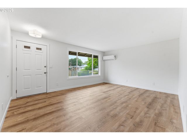 335 N 17TH St, St Helens, OR 97051