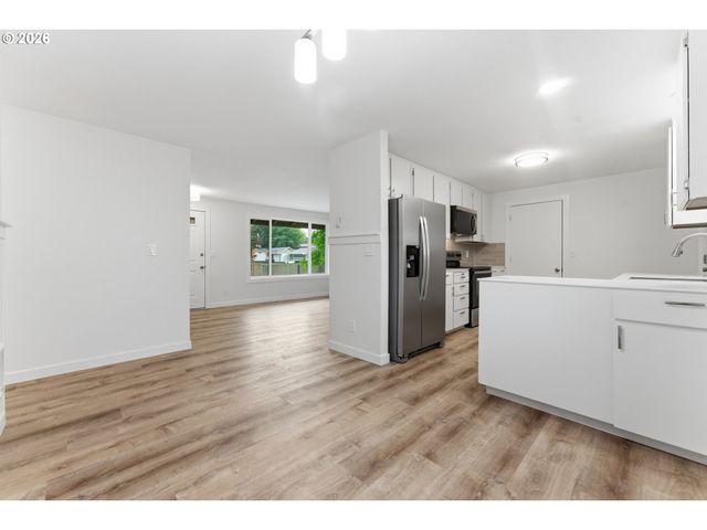 335 N 17TH St, St Helens, OR 97051