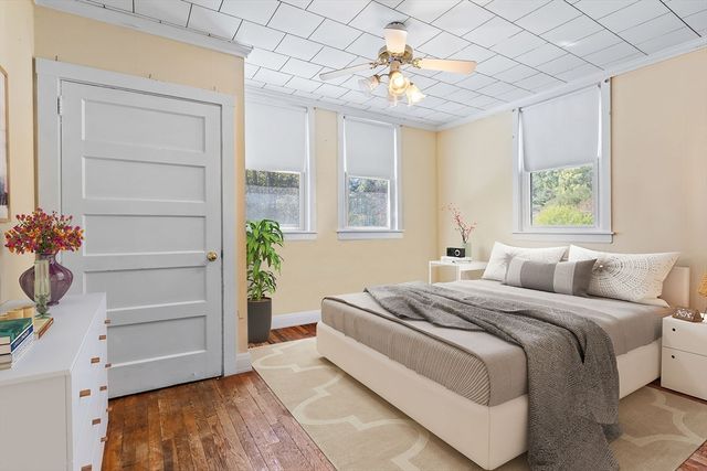 82 Sunset Dr, Taunton, MA 02780