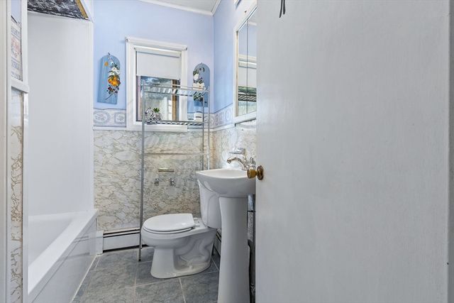82 Sunset Dr, Taunton, MA 02780