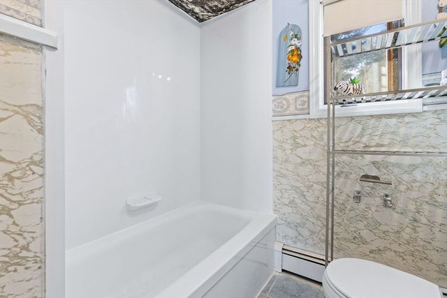 82 Sunset Dr, Taunton, MA 02780