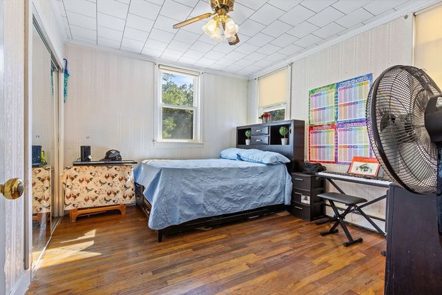 82 Sunset Dr, Taunton, MA 02780