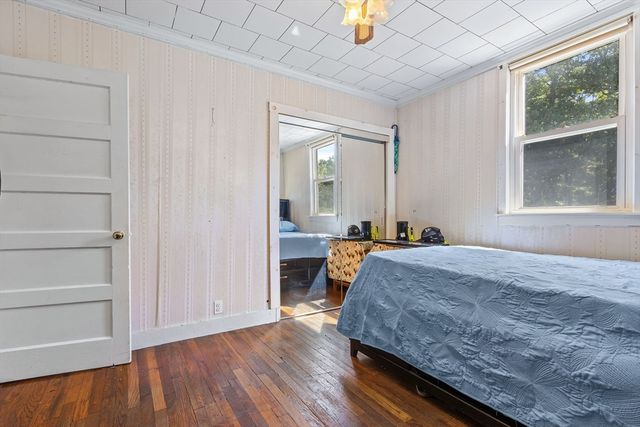 82 Sunset Dr, Taunton, MA 02780