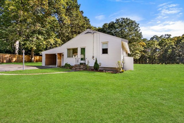 82 Sunset Dr, Taunton, MA 02780