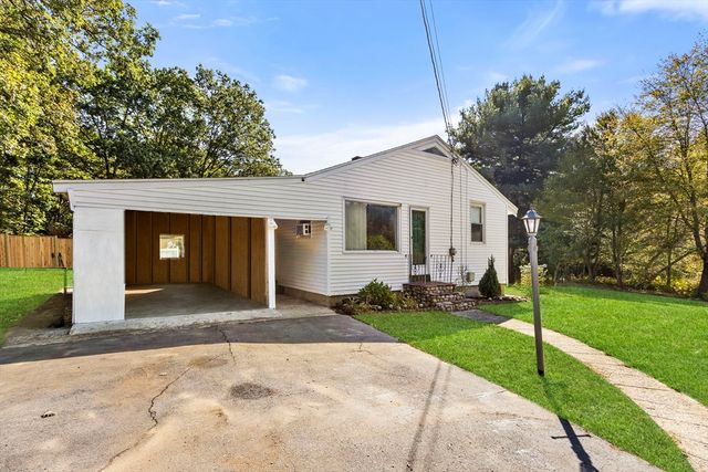 82 Sunset Dr, Taunton, MA 02780