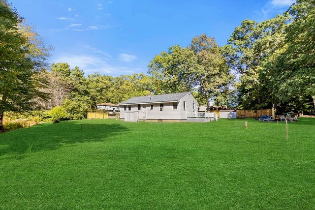 82 Sunset Dr, Taunton, MA 02780