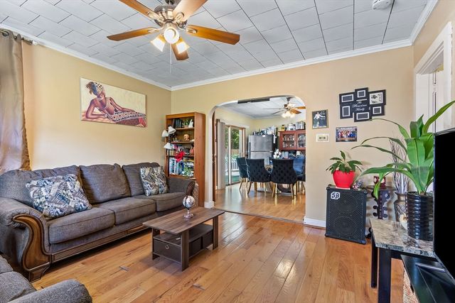 82 Sunset Dr, Taunton, MA 02780
