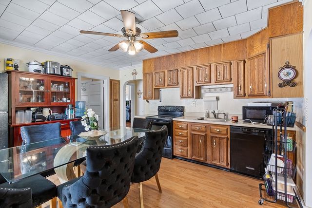 82 Sunset Dr, Taunton, MA 02780