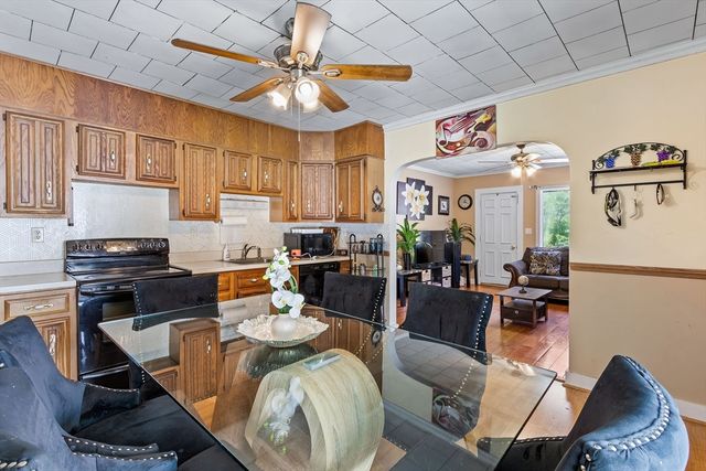 82 Sunset Dr, Taunton, MA 02780