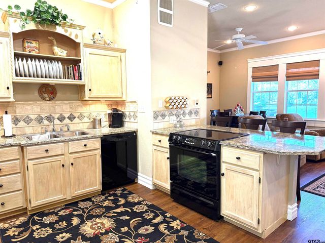 1114 CR 3112, Jacksonville, TX 75766