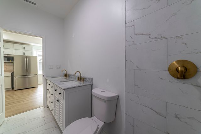 6911 S Kimbark Avenue 1, Chicago, IL 60637