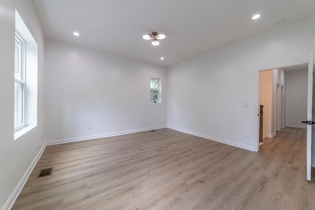 6911 S Kimbark Avenue 1, Chicago, IL 60637