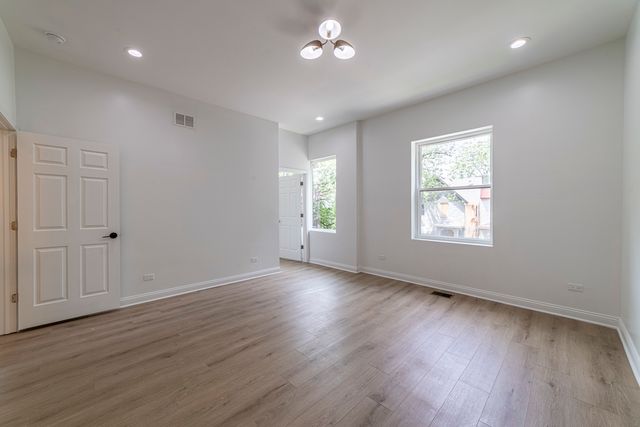 6911 S Kimbark Avenue 1, Chicago, IL 60637