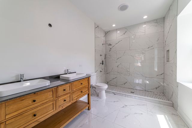 6911 S Kimbark Avenue 1, Chicago, IL 60637