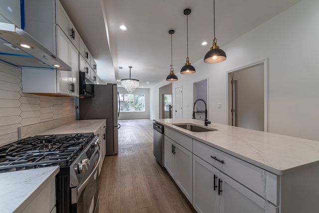 6911 S Kimbark Avenue 1, Chicago, IL 60637