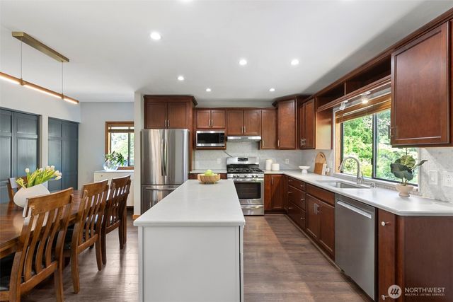 26120 220th Avenue SE, Maple Valley, WA 98038