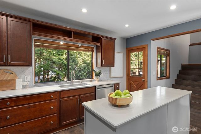 26120 220th Avenue SE, Maple Valley, WA 98038
