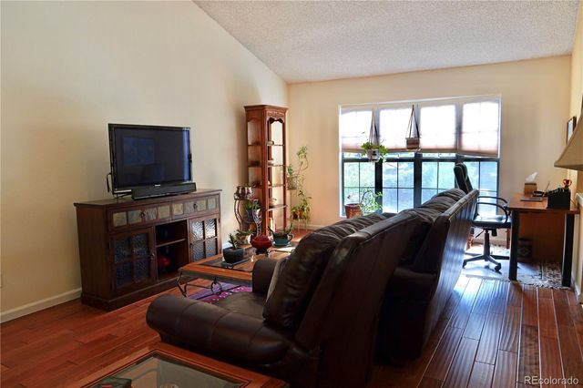 3040 S Roslyn Street, Denver, CO 80231