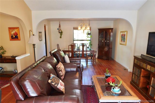 3040 S Roslyn Street, Denver, CO 80231