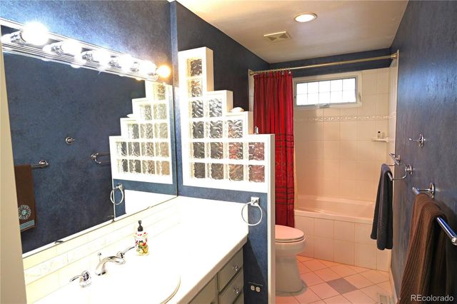 3040 S Roslyn Street, Denver, CO 80231