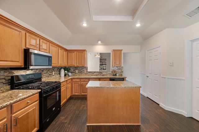 866 Sonora Lane, Grand Prairie, TX 75052