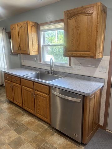 915 West Street, Baraboo, WI 53913