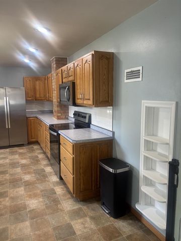 915 West Street, Baraboo, WI 53913
