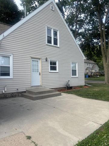 915 West Street, Baraboo, WI 53913