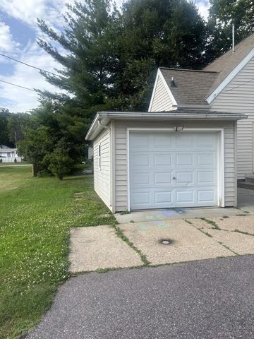 915 West Street, Baraboo, WI 53913