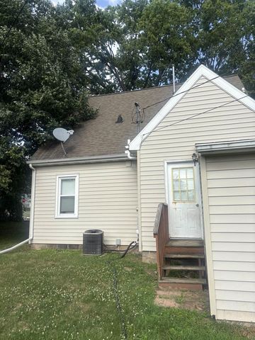 915 West Street, Baraboo, WI 53913