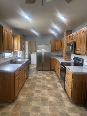 915 West Street, Baraboo, WI 53913