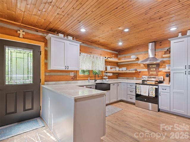 1073 Lentini Drive, Waynesville, NC 28785