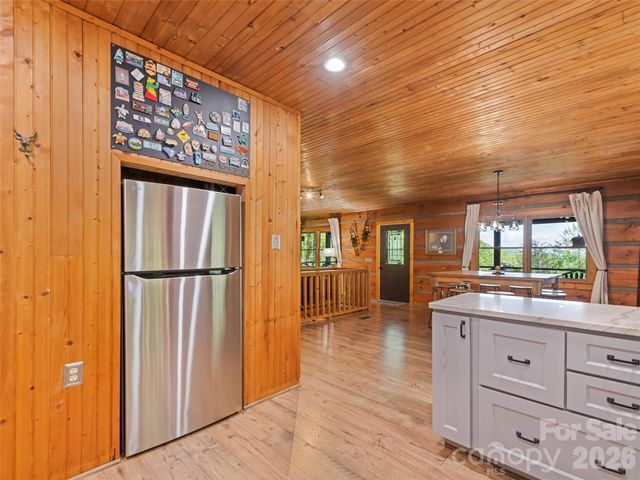 1073 Lentini Drive, Waynesville, NC 28785