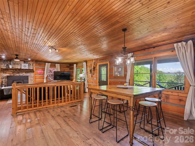 1073 Lentini Drive, Waynesville, NC 28785
