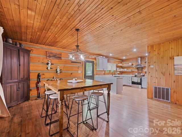 1073 Lentini Drive, Waynesville, NC 28785
