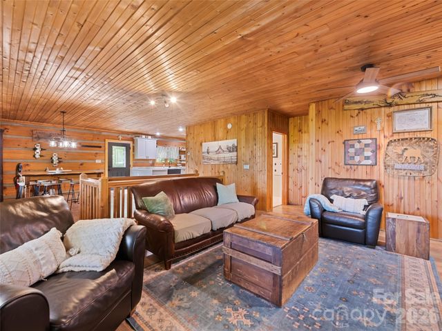 1073 Lentini Drive, Waynesville, NC 28785
