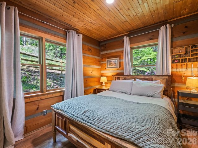 1073 Lentini Drive, Waynesville, NC 28785