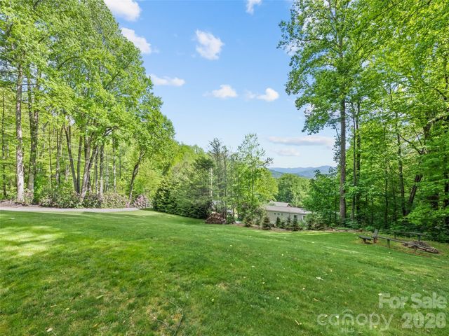 1073 Lentini Drive, Waynesville, NC 28785