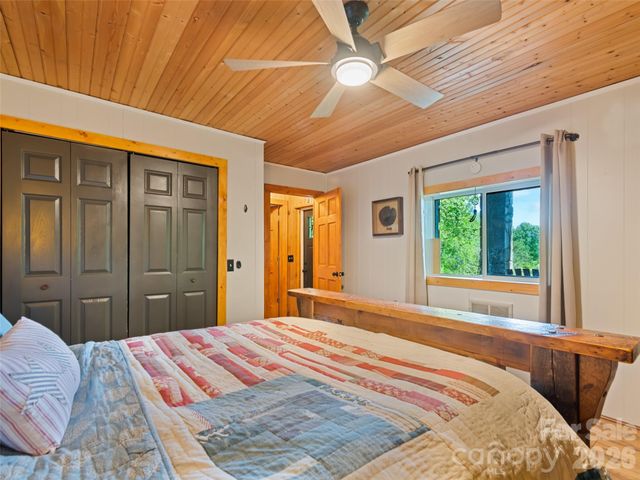 1073 Lentini Drive, Waynesville, NC 28785